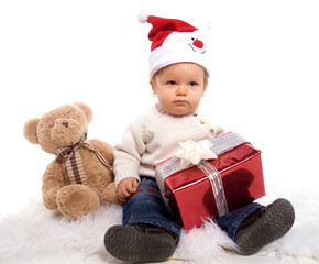 enfant de un an devant son cadeau de noël