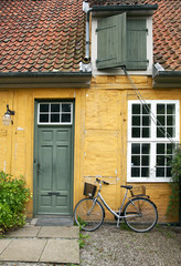 Fototapeta na wymiar Tradycyjny dom w duńskim Roskilde