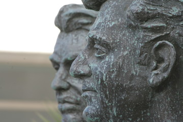 Fototapeta na wymiar statue - facce