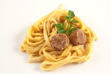 Tagliatelle all'uovo e tartufo bianco