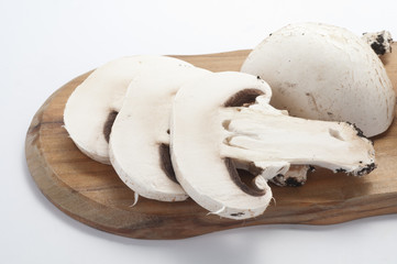 Funghi bianchi a fette