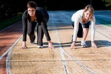 deux femmes sur un stade