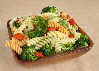 Obraz na płótnie Canvas pasta salad and veggies