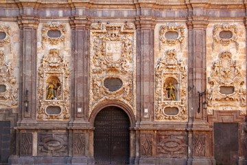 Fototapeta na wymiar Santa Isabel Zaragoza Hiszpania zewnątrz fasada kościoła