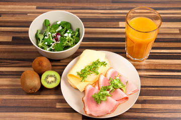 Frühstück Gesund Brötchen Kaffee Obst Salat