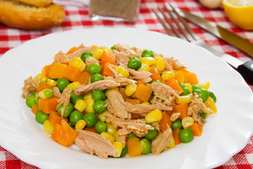 Tuna and vegetable salad