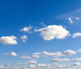 clouds in the blue sky