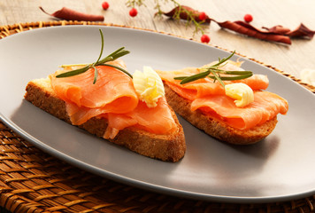 crostino di salmone affumicato