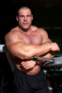 body-builder &agrave; l' entrainement 2