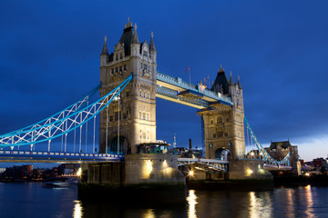 Obraz premium Night view of Tower Bridge, London, UK