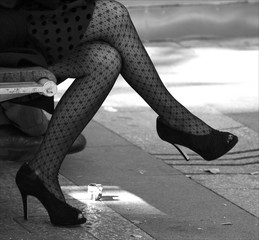 Tacchi a spillo e calze a rete
