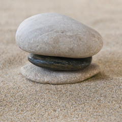 Fototapeta na wymiar zen kamienie na piasku