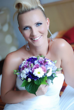 Bautiful bride with flowers