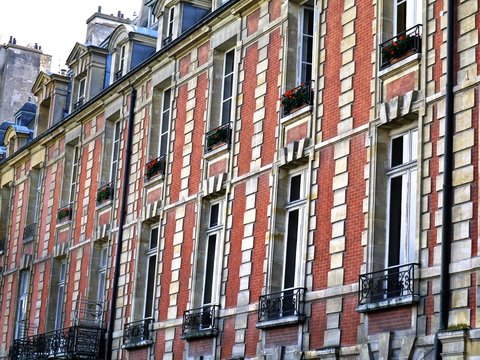 Paris and the beautiful buildings of the Places des Vosges
