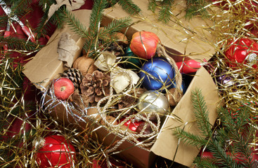weihnachtliches Durcheinander in einer Schachtel