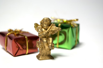 Weihnachtsgeschenke und engel