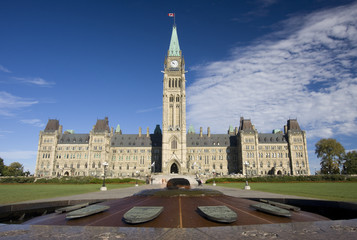 Fototapeta premium Parliament of Canada, heroes flame monument