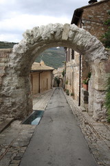 Obraz na płótnie Canvas Roman arch w Spello - Umbria