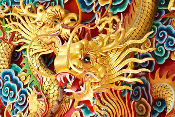 Fototapeta premium Golden dragon statue