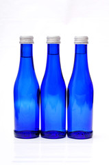 blaue sekt flaschen