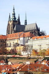 Obraz premium View on the autumn Prague gothic Castle above River Vltava