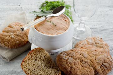 paté on bowl- ciotola con pate