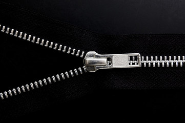 黒い背景のジッパー © kai