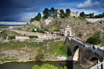 Fototapeta premium Bridge over the Tagus river in Toledo, Spain