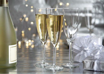 champagne in glasses and gifts