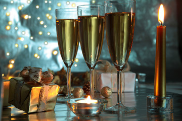 champagne in glasses and gifts