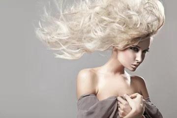 Crédence de cuisine en verre imprimé Salon de coiffure Beautiful blonde woman