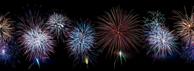 repeatable horizontal borger of fireworks blasts
