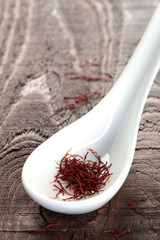 Safran auf Löffel