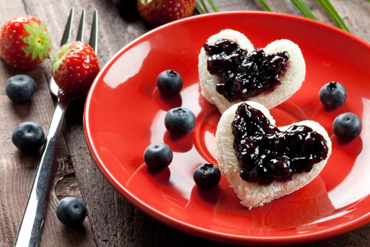 Toastherzen mit Marmelade