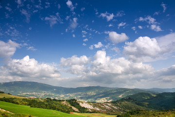 Fototapeta na wymiar Landschaft in den Marken, Italien, im Frühjahr