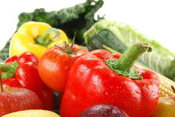 Composition with raw vegetables