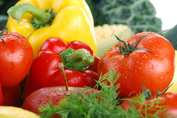 Composition with raw vegetables