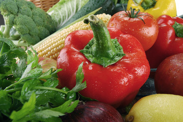 Composition with raw vegetables