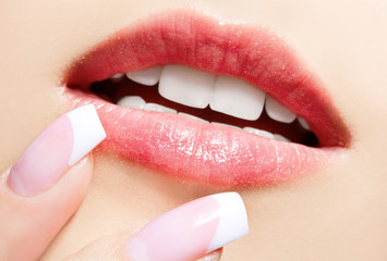 Naklejka premium lips-zone make-up