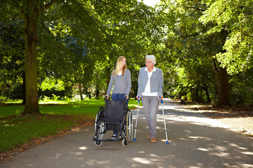 Spaziergang bei der Physiotherapie