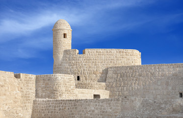 Fototapeta na wymiar Watch Tower na rogu jeśli ściana południowa w Fort Bahrajn