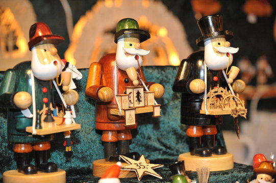 R&auml;ucherm&auml;nnchen auf dem Weihnachtsmarkt