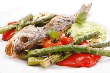 Fototapeta na wymiar fish with vegetables