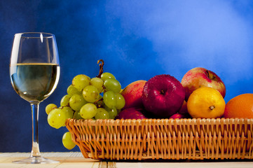 Wine and fruits