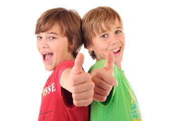 Jungs mit Daumen
