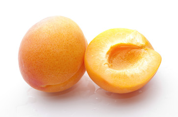 whole apricot and half close-up