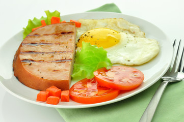 Sliced grilled ham with egg and vegetables