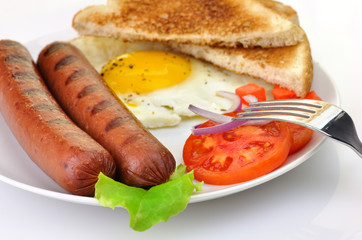 grilled polish sausages with egg and vegetables