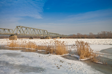 Fototapeta na wymiar Brücke an der Oder.