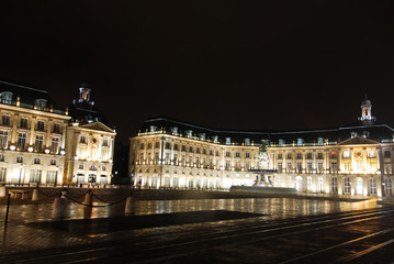 Place de la Bourse de nuit à Bordeaux